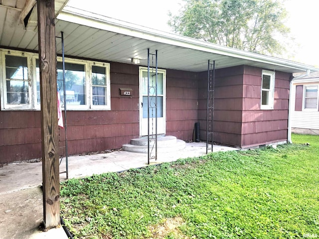 422 E Dr, Flora, IL 62839 - view of front of house with covered porch and a front yard