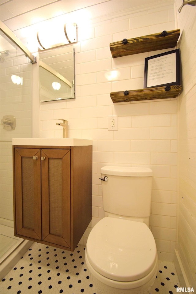 403 S Elm St, Ina, IL 62846 - full bathroom featuring tile patterned floors, toilet, a shower, and vanity
