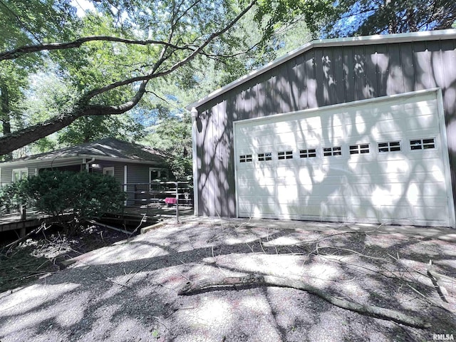 1210 W Jefferson St, Carbondale, IL 62901 - view of detached garage