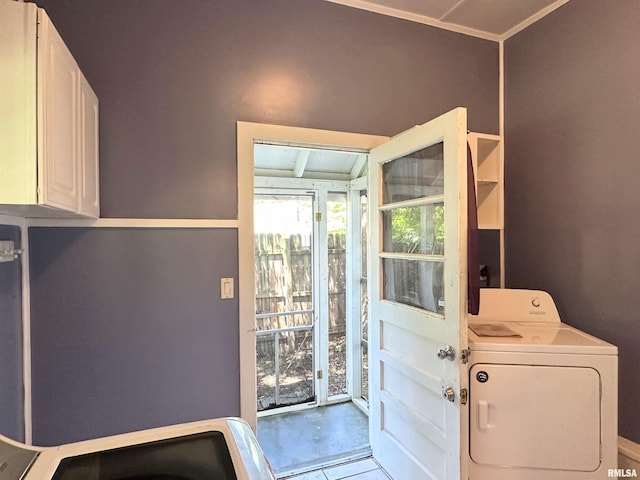 504 S James St, Carbondale, IL 62901 - laundry room featuring washer / clothes dryer and cabinet space