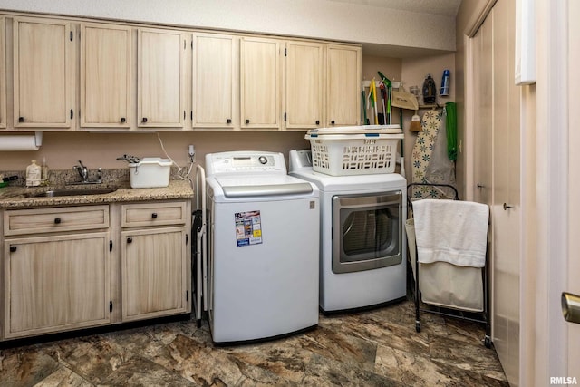 415 E Reichert Dr, Marion, IL 62959 - laundry area featuring cabinet space and washing machine and dryer