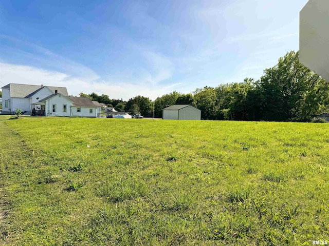 135 Walnut St, Alto Pass, IL 62905 - view of green lawn featuring an outdoor structure