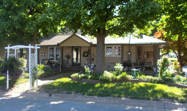512 S Garfield St, Steeleville, IL 62288 - view of front facade featuring covered porch