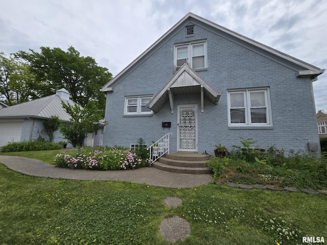 112 W Main St, Mcleansboro, IL 62859 - view of front facade featuring brick siding and a front yard