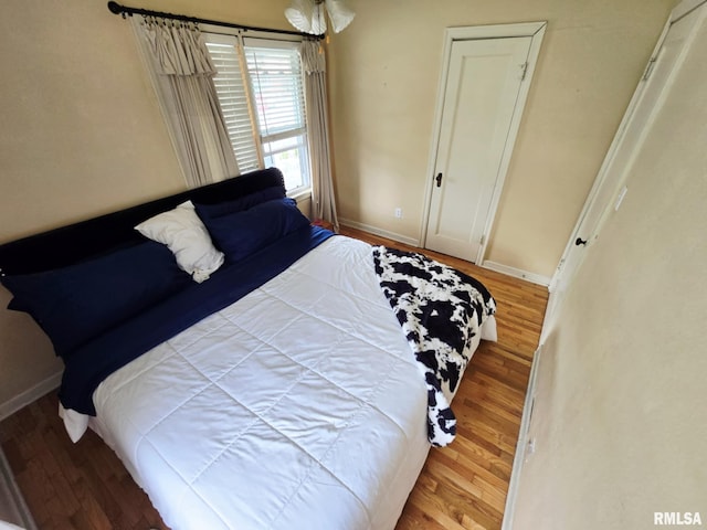 112 W Main St, Mcleansboro, IL 62859 - bedroom featuring wood finished floors and baseboards