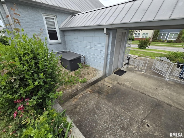 112 W Main St, Mcleansboro, IL 62859 - view of patio / terrace featuring a carport