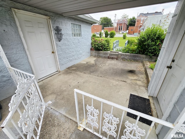 112 W Main St, Mcleansboro, IL 62859 - view of patio / terrace