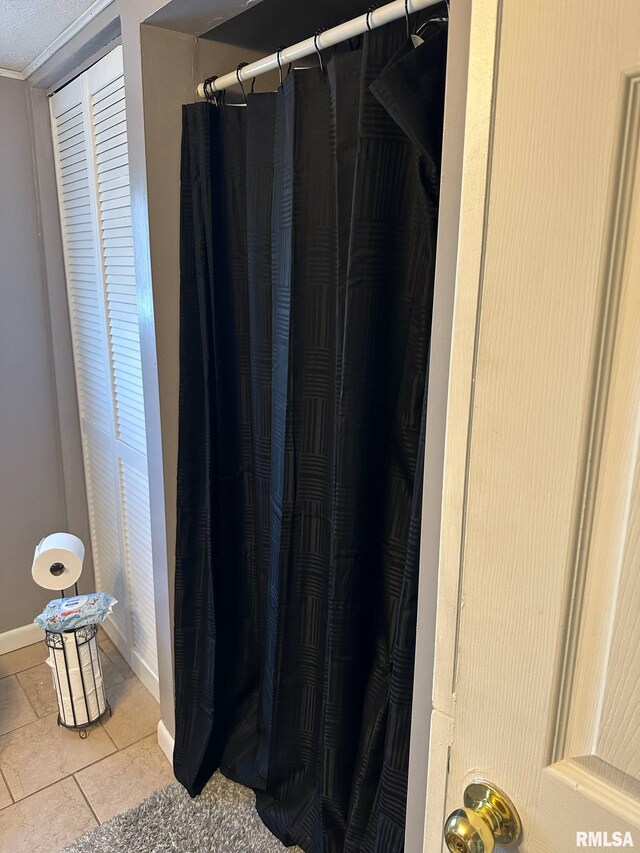 527 E Lawrence St, Benton, IL 62812 - bathroom featuring curtained shower, baseboards, and tile patterned floors