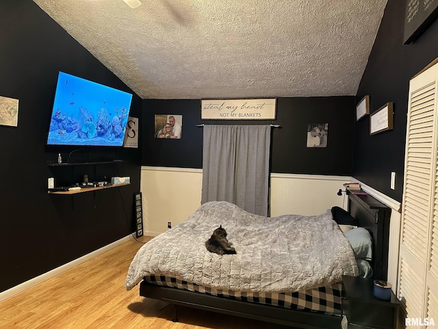 527 E Lawrence St, Benton, IL 62812 - bedroom featuring a textured ceiling and wood finished floors