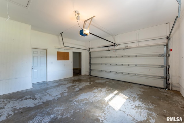 1004 Mockingbird Ln, Carterville, IL 62918 - garage with a garage door opener