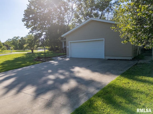 1004 Mockingbird Ln, Carterville, IL 62918 - view of side of home with a lawn