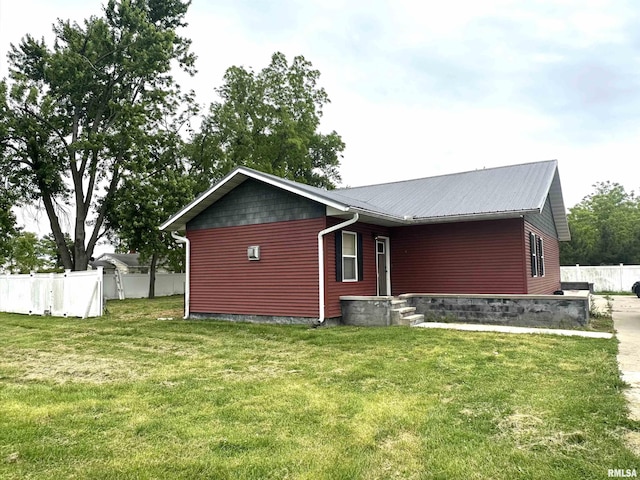 310 E Texas Ave, Sandoval, IL 62882 - photo 1