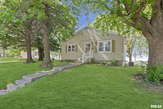 203 E 2nd St, Sparta, IL 62286 - bungalow-style home featuring a front lawn and central AC unit