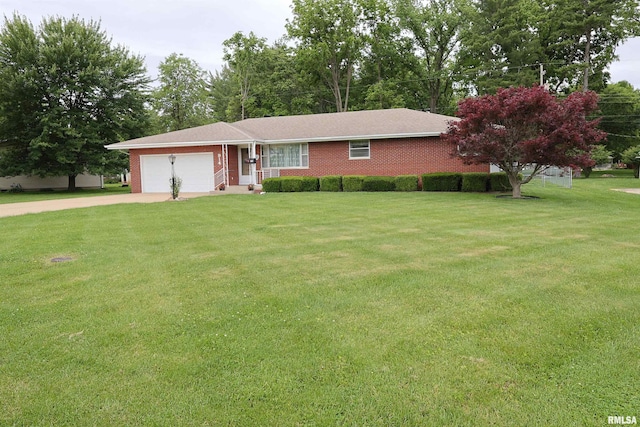 914 Meadow Ln, Salem, IL 62881 - single story home featuring a garage, concrete driveway, a front yard, and brick siding