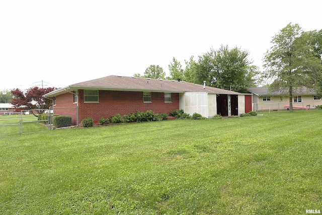 914 Meadow Ln, Salem, IL 62881 - back of house featuring a gate and brick siding