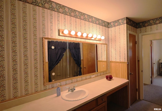 914 Meadow Ln, Salem, IL 62881 - full bath with wallpapered walls, vanity, and wainscoting