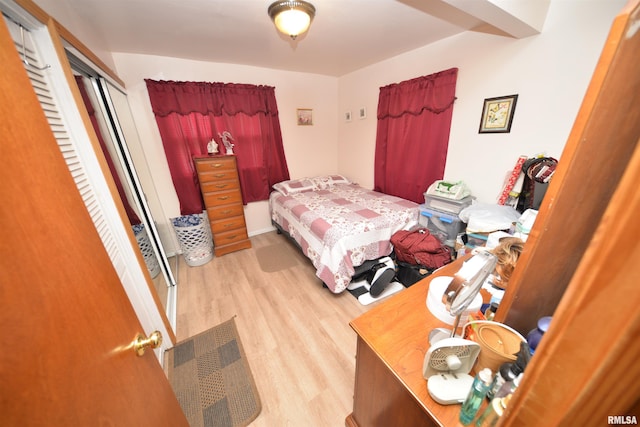 12522 N Dartmouth Ln, Mount Vernon, IL 62864 - bedroom featuring wood finished floors