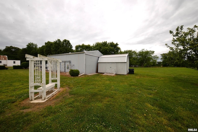 12522 N Dartmouth Ln, Mount Vernon, IL 62864 - view of grassy yard with an outbuilding and a pole building