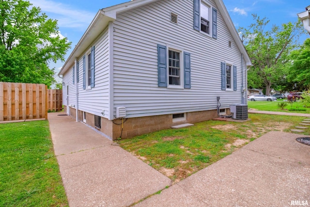 1300 S Duncan St, Marion, IL 62959 - view of side of home featuring central AC unit