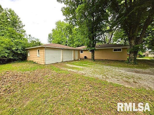 415 Marteeny St, Mount Vernon, IL 62864 - rear view of house with an outdoor structure and a garage