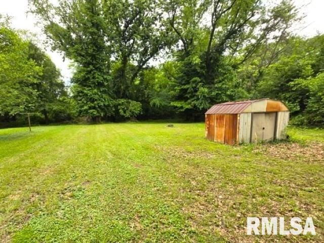 415 Marteeny St, Mount Vernon, IL 62864 - view of green lawn