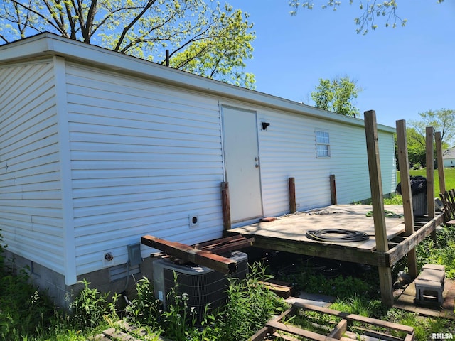 1124 Gary Ave, Centralia, IL 62801 - back of house with crawl space