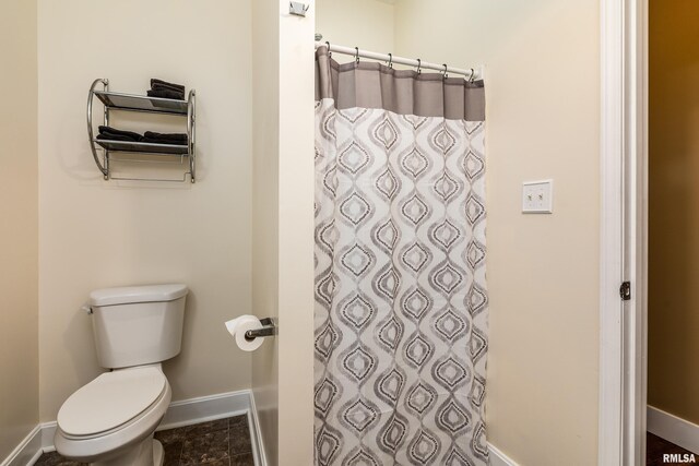 213 Texas Ave, Carterville, IL 62918 - full bathroom featuring baseboards, toilet, and a shower with shower curtain
