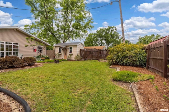 213 Texas Ave, Carterville, IL 62918 - view of yard featuring an outdoor structure