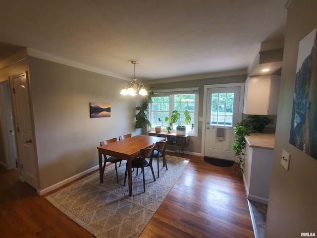 614 S Skyline Dr, Carbondale, IL 62901 - dining area featuring a chandelier, wood finished floors, baseboards, and crown molding