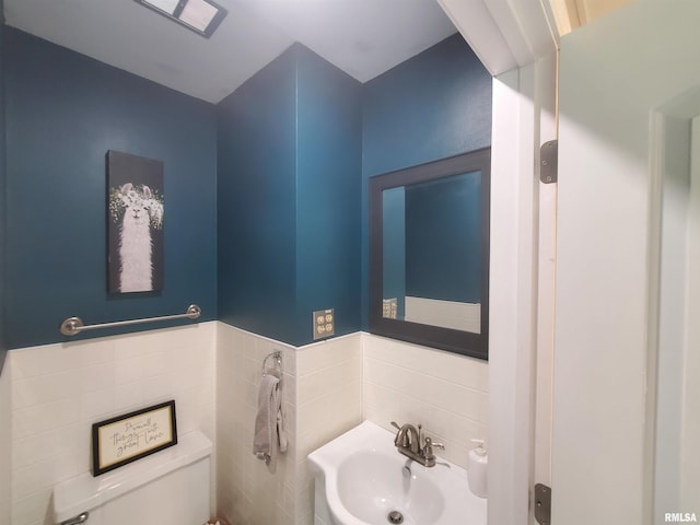 614 S Skyline Dr, Carbondale, IL 62901 - half bath featuring a sink, tile walls, and toilet