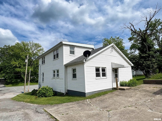 101 Nile St, Anna, IL 62906 - view of home's exterior with roof with shingles