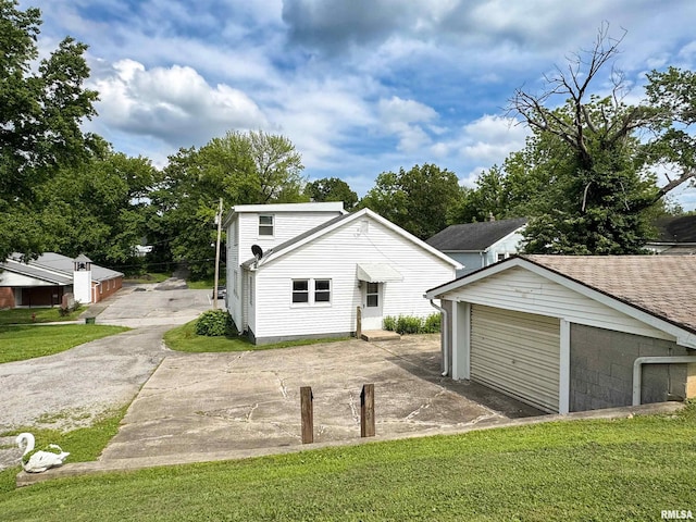 101 Nile St, Anna, IL 62906 - back of property featuring driveway, an outdoor structure, a yard, and a garage