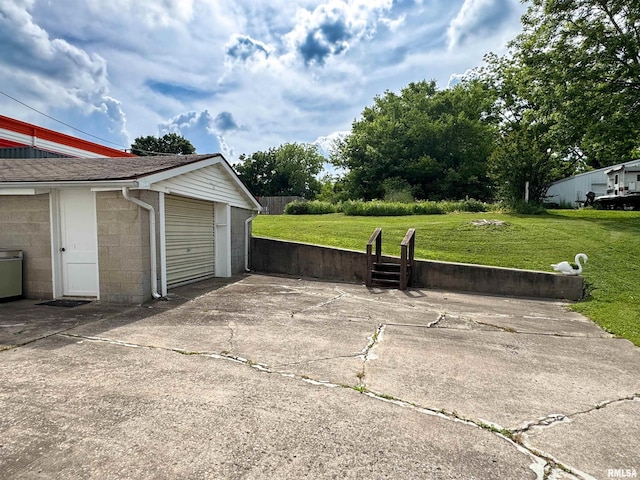101 Nile St, Anna, IL 62906 - garage with driveway