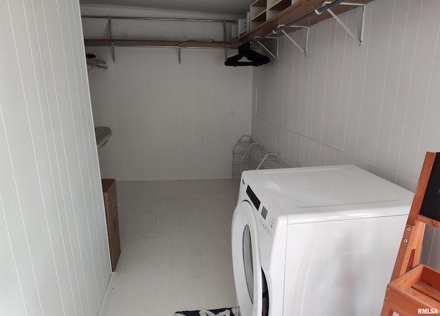 704 S Washington St, Mcleansboro, IL 62859 - laundry room with washer / clothes dryer and light floors