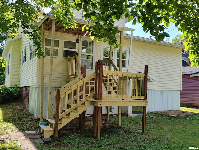 704 S Washington St, Mcleansboro, IL 62859 - back of property featuring stairs