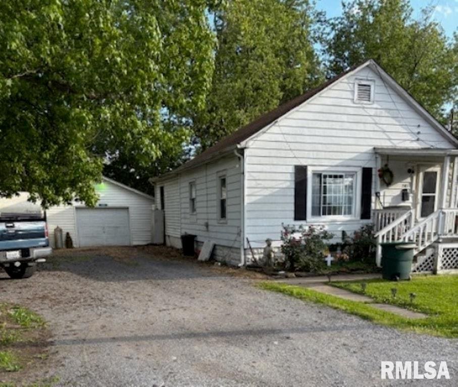 1505 W Chestnut St, Marion, IL 62959 - view of front of property with an outbuilding, a garage, and dirt driveway