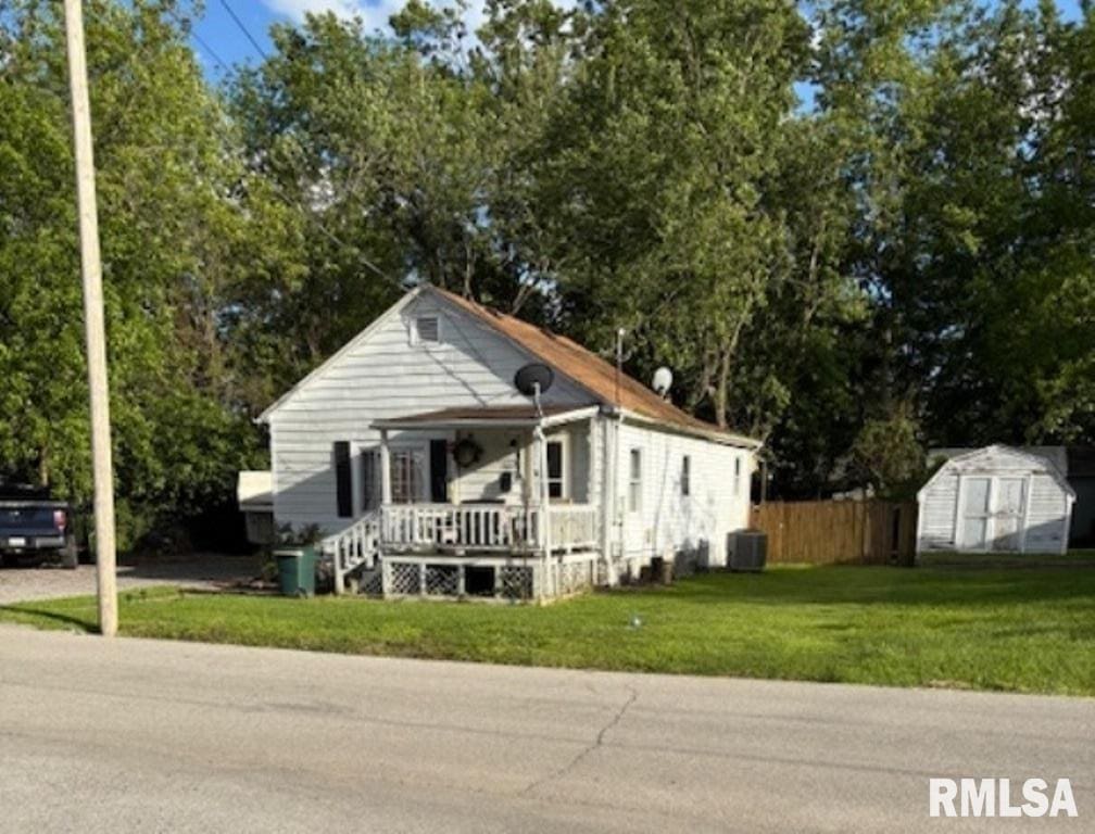 1505 W Chestnut St, Marion, IL 62959 - view of front facade featuring covered porch