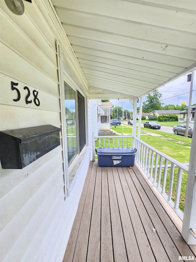528 N 15th St, Murphysboro, IL 62966 - porch featuring a lawn