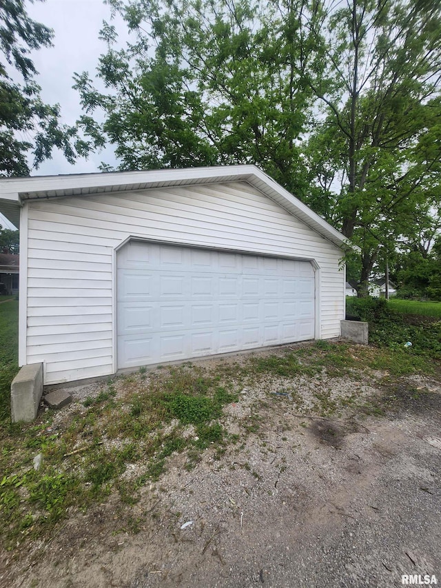 528 N 15th St, Murphysboro, IL 62966 - view of detached garage