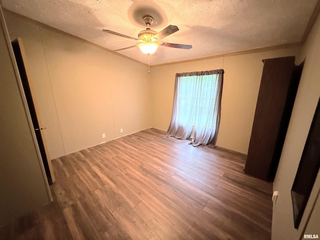 45 White Sands Rd, Creal Springs, IL 62922 - spare room with wood finished floors, ceiling fan, and a textured ceiling