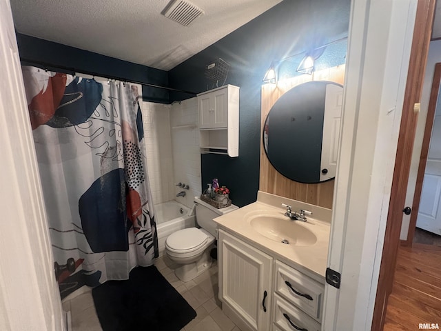 1150 Lakeview Dr, Creal Springs, IL 62922 - bathroom with vanity, shower / bath combo with shower curtain, toilet, and a textured ceiling