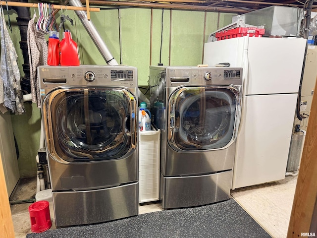 310 Williford Rd, Jonesboro, IL 62952 - laundry area with independent washer and dryer