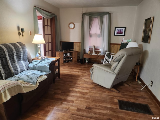 605 Pace Ave, Mount Vernon, IL 62864 - living area featuring wood finished floors and wainscoting
