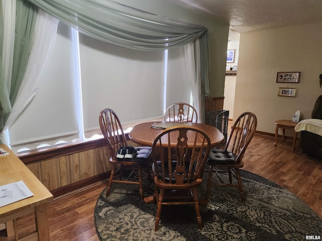605 Pace Ave, Mount Vernon, IL 62864 - dining space with wood finished floors and baseboards