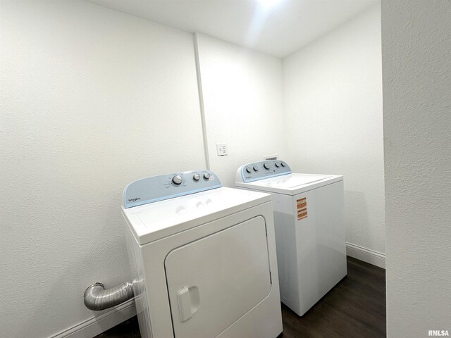 1924 N 7th St, Murphysboro, IL 62966 - laundry area with washing machine and clothes dryer and dark wood-style floors