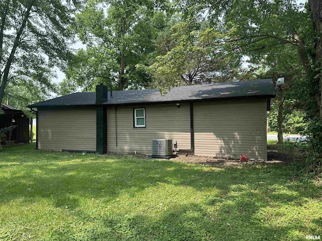 1924 N 7th St, Murphysboro, IL 62966 - back of house featuring a yard and central AC