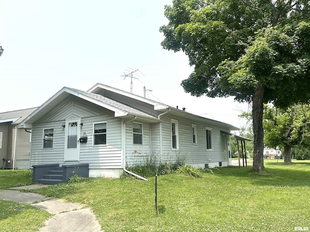 1206 E 2nd St, Centralia, IL 62801 - view of front of home with a front yard