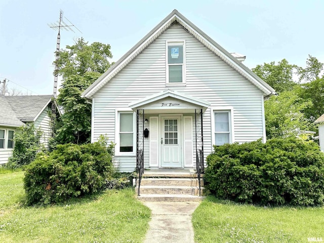 518 Noleman St, Centralia, IL 62801 - bungalow-style house featuring a front lawn