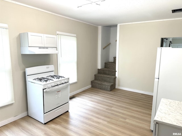 518 Noleman St, Centralia, IL 62801 - kitchen with white appliances, plenty of natural light, light wood finished floors, baseboards, and crown molding