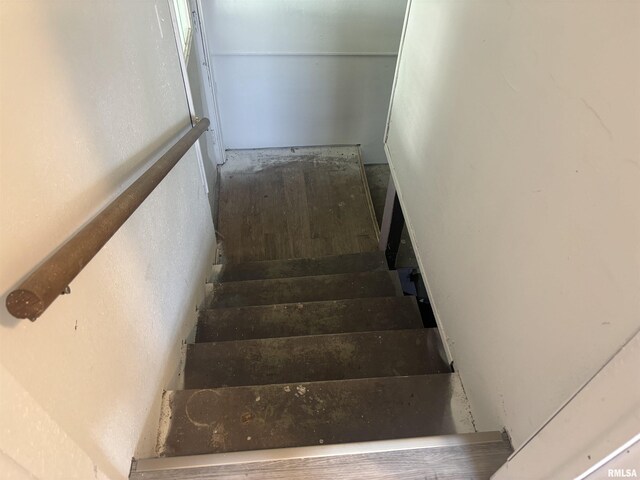 709 S Virginia St, Marion, IL 62959 - view of staircase